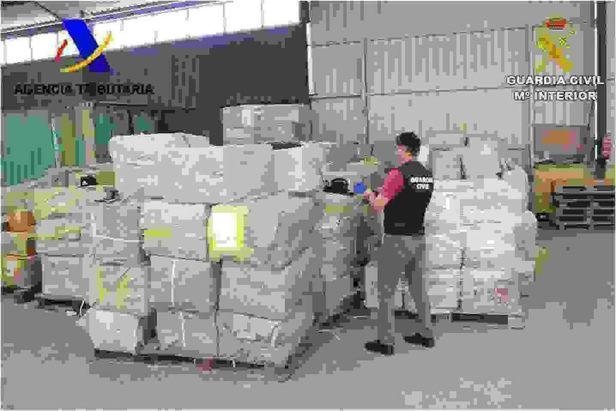 La Guardia Civil y la Agencia Tributaira incautan en el Puerto de Alicante objetos falsificados por valor de m&aacute;s de 13 millones de euros