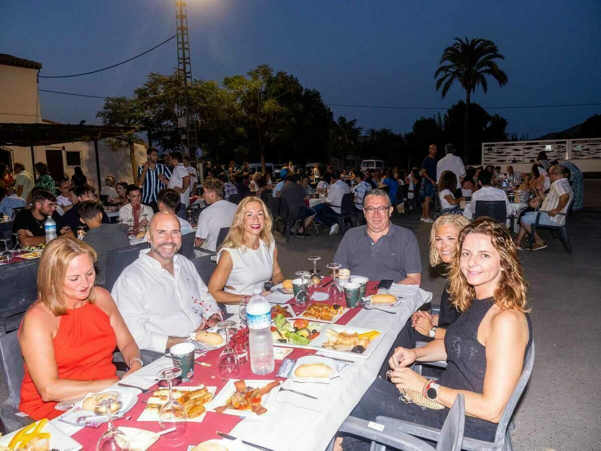 El tradicional ‘Sopar d’Estiu del Roser’ reúne a más de 200 comensales en la Ermita de Sanç