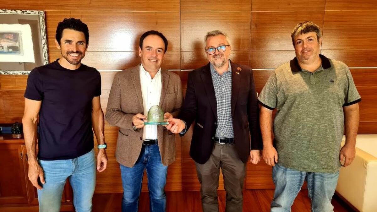 FINESTRAT RECIBE EL GALARDÓN “IGLÚ VERDE” DE ECOVIDRIO POR SU COMPROMISO CON EL RECICLAJE DE VIDRIO