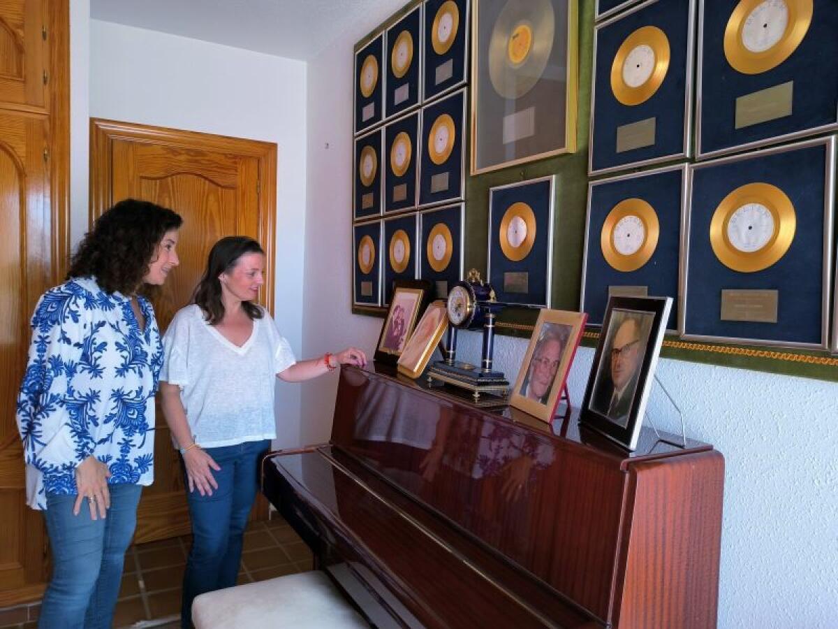 Cristina Escoda anuncia la creación del Museo de Manolo Escobar en Benidorm con todo el legado personal del cantante