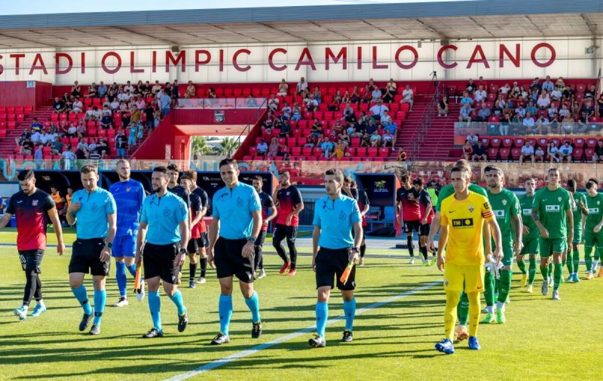 El Elche ganó 0-3 a La Nucía en la presentación del equipo “rojillo”