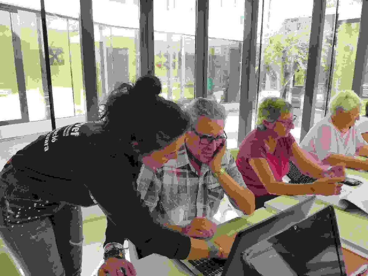 La Nuc&iacute;a &middot; 3&ordf; Edad programa un Viaje a Toledo, Inform&aacute;tica y un Taller Intergeneracional para noviembre