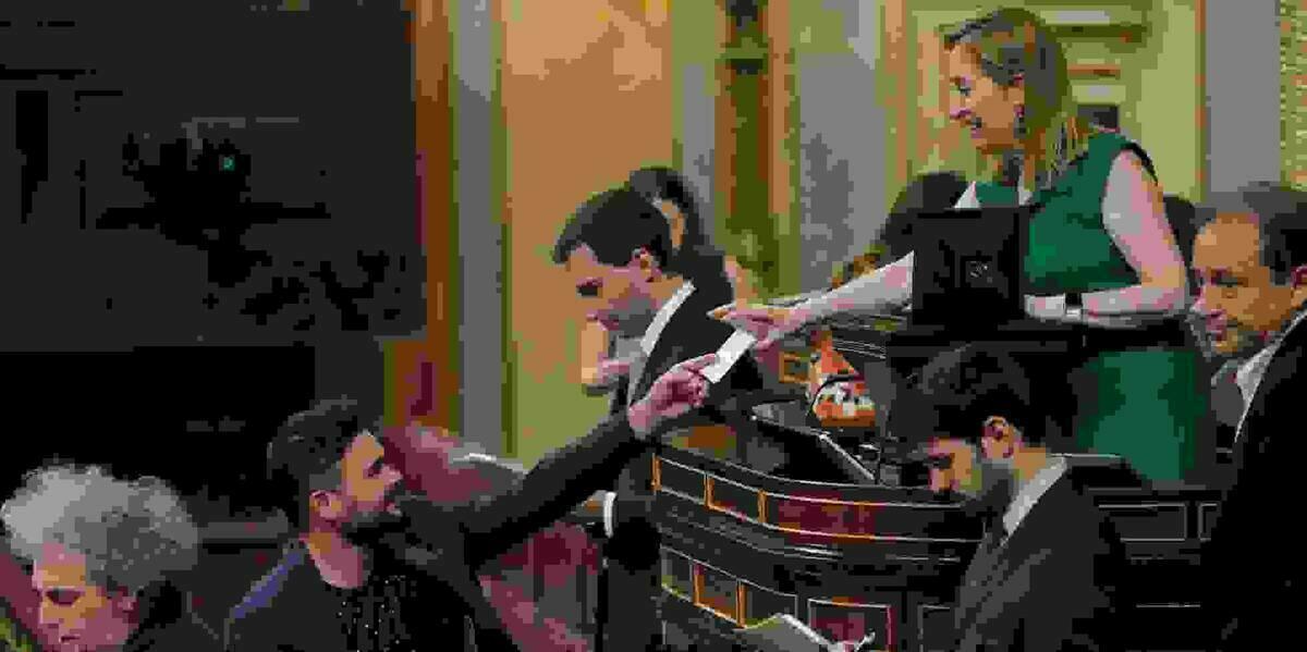 Un error de dos diputados hace fracasar la renovaci&oacute;n de la c&uacute;pula de RTVE