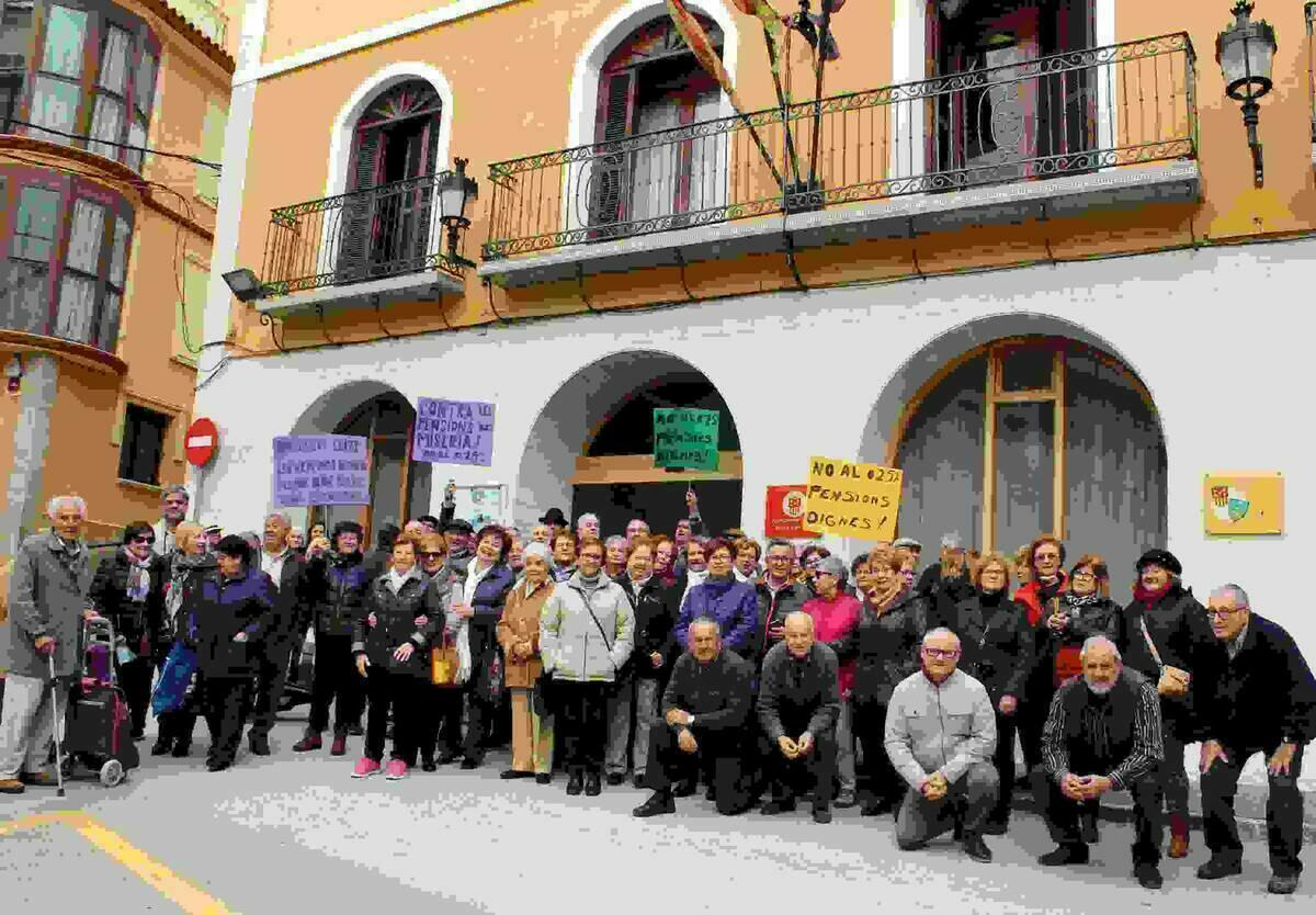  Jubilados de Callosa d&rsquo;en Sarri&agrave; se suman a las manifestaciones para exigir unas pensiones dignas