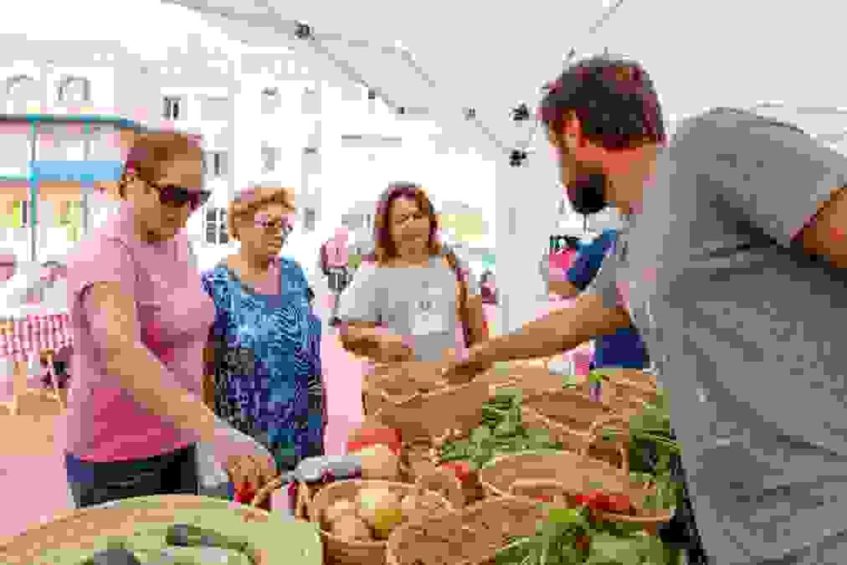 La Mostra de Productes de la Terra regresa este s&aacute;bado a l&rsquo;Alf&agrave;s con un taller de yoga en familia