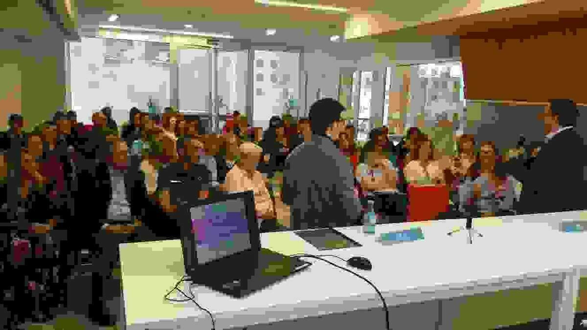 Sociedad civil y fuerzas de seguridad de la Vila desmontan los mitos de la violencia de g&eacute;nero en un acto organizado por la Diputaci&oacute;n de Alicante