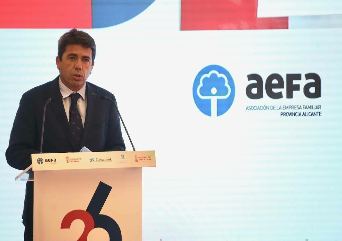 El presidente participa en Dénia en la XXVI edición de los Premios AEFA que reconocen la trayectoria deempresas y profesionales de la provincia