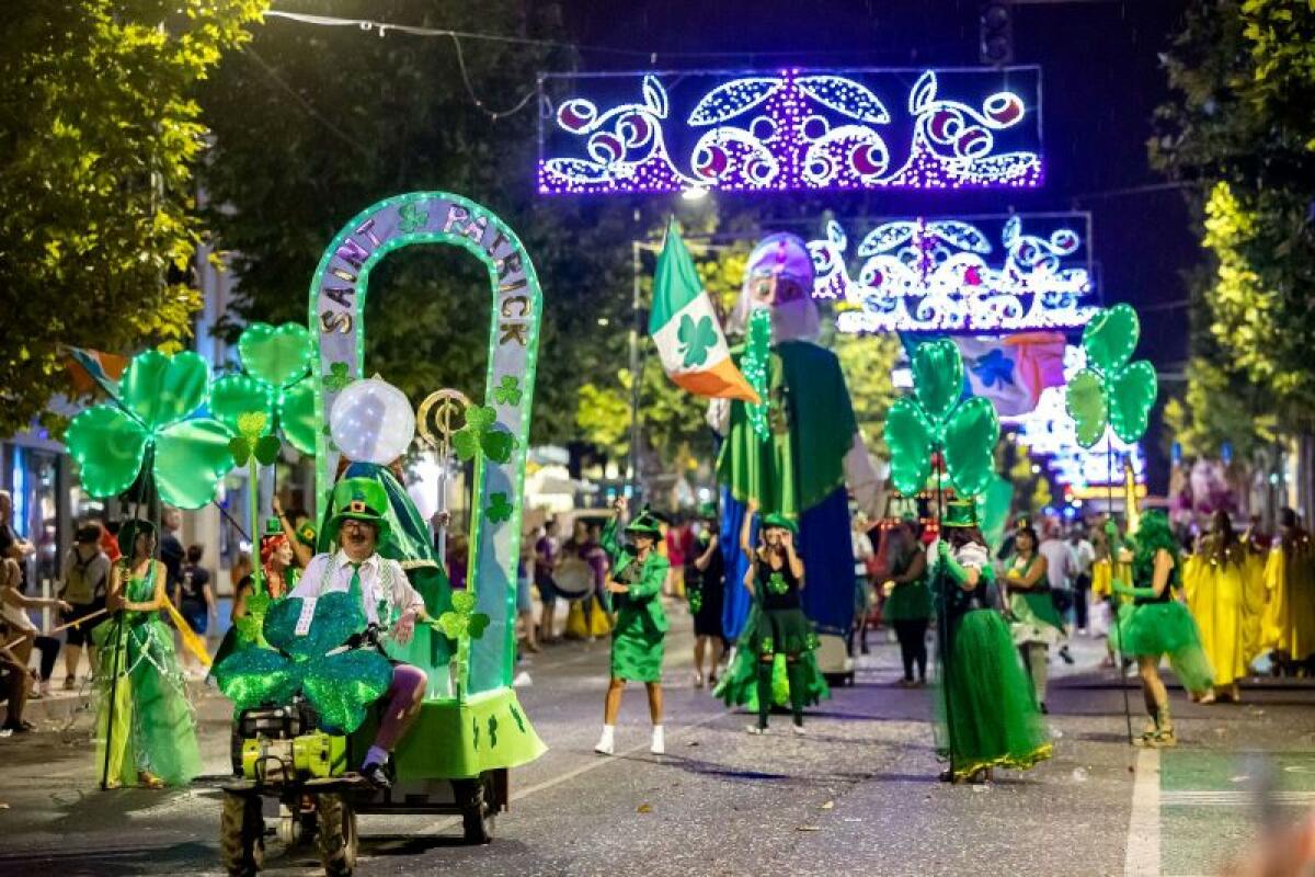 “El Dia de Sant Patrici” del Cuc-Pardal gana la Cabalgata de Disfraces 