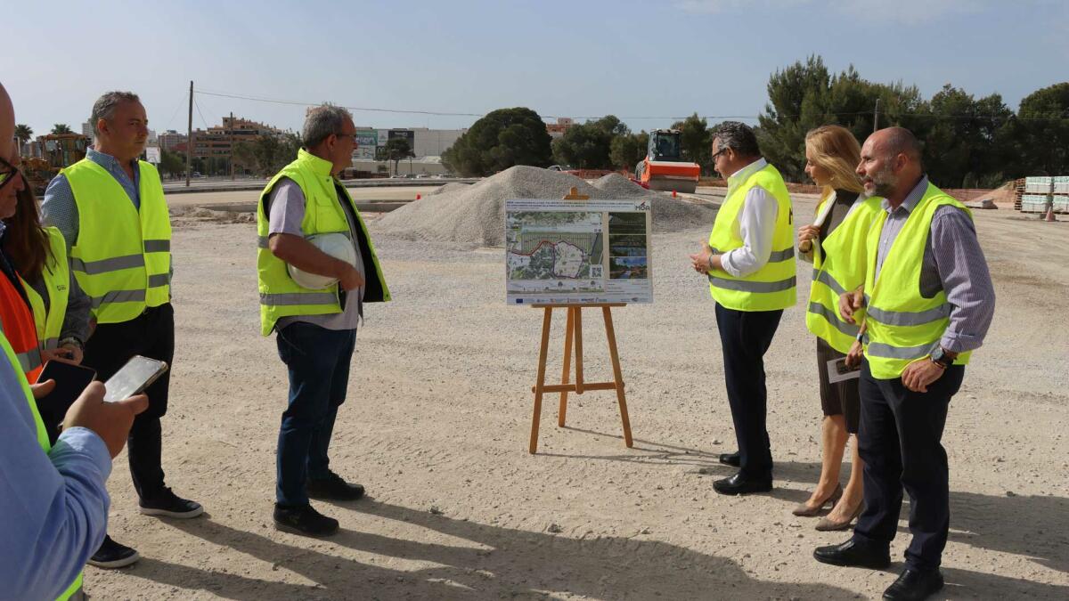 La mejora del aparcamiento de Beniard&aacute; entra en su fase final con la colocaci&oacute;n del pavimento drenante en las plataformas de estacionamiento