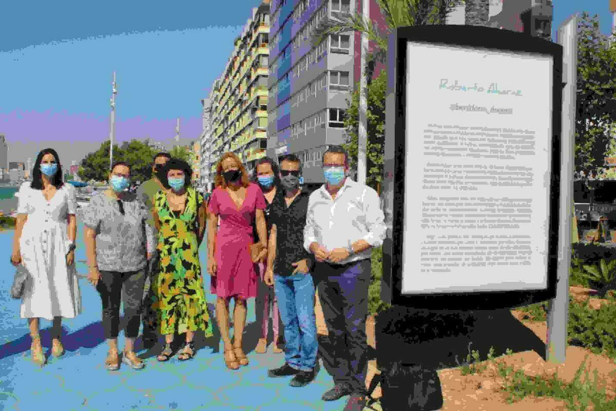 Benidorm viste el Paseo de Poniente con la obra de Roberto Alcaraz