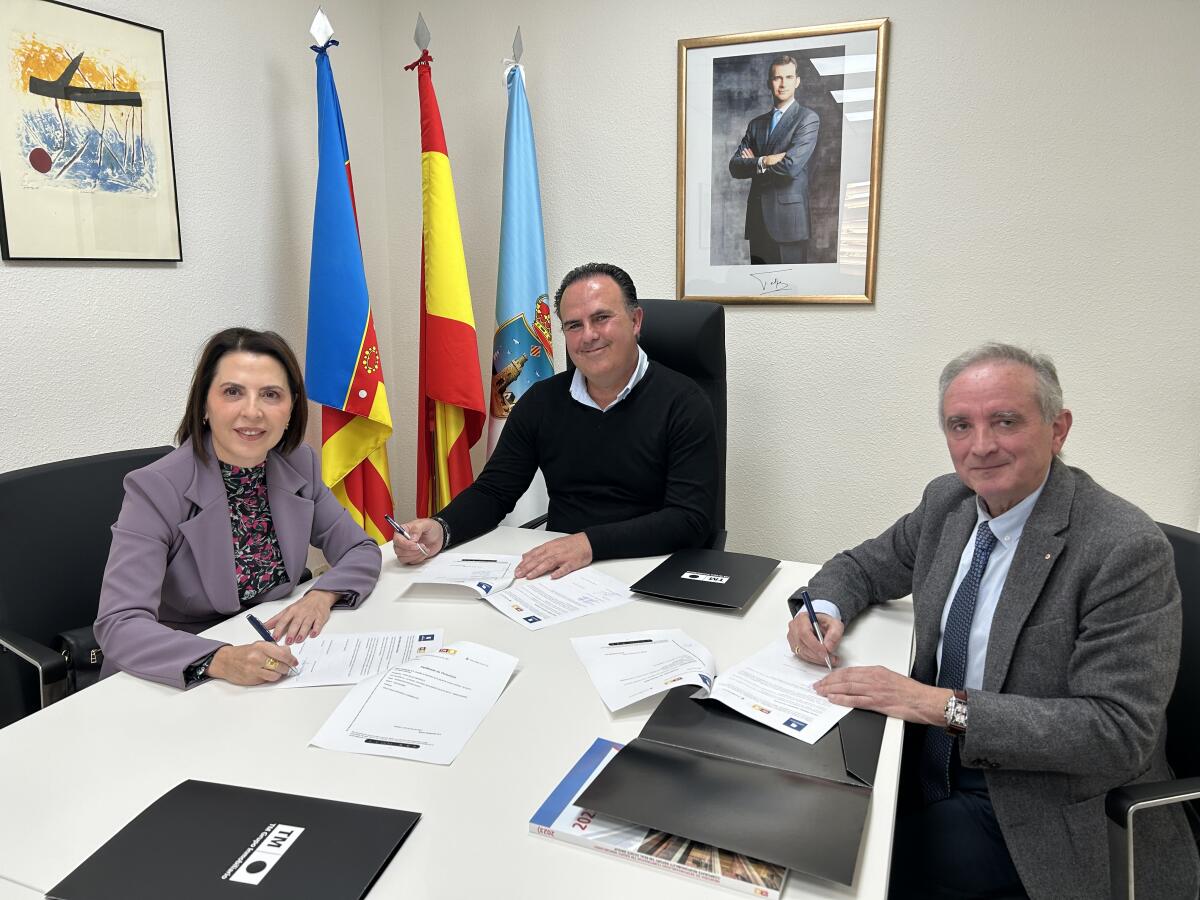 TM Grupo Inmobiliario, el Ayuntamiento de    Torrevieja y Cruz Roja firman un convenio para prevenir la exclusión residencial