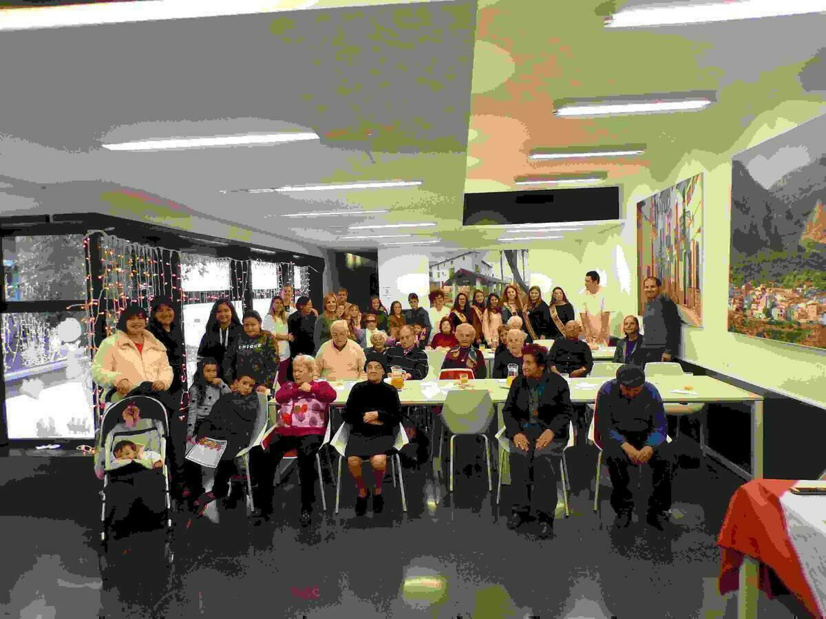 La Nuc&iacute;a &middot; M&aacute;s de 30 ni&ntilde;os escribieron sus cartas con &ldquo;Nuestros Mayores&rdquo;