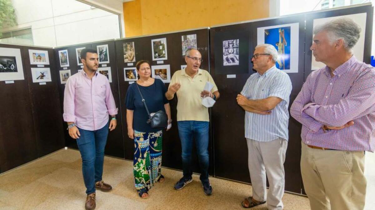 Tres accésits de 300 euros premian la creatividad fotográfica de la Semana Santa de Benidorm