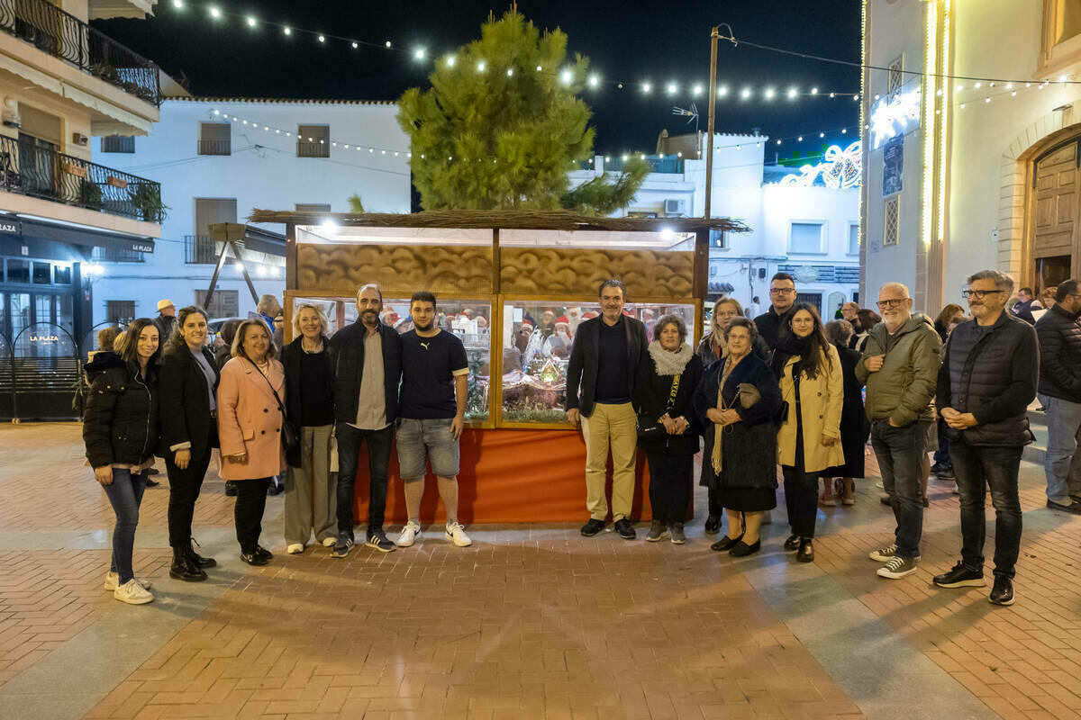 La Navidad llega a l’Alfàs con San Nicolás, el belén de la plaza mayor y el alumbrado de la calle Teniente Seguí