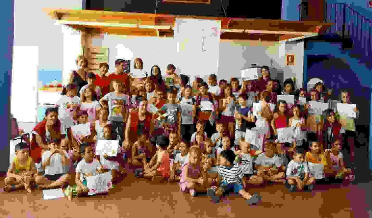 Finalizan las escuelas de verano de Finestrat con la entrega de diplomas y una fiesta con hinchables y animaci&oacute;n para toda la familia