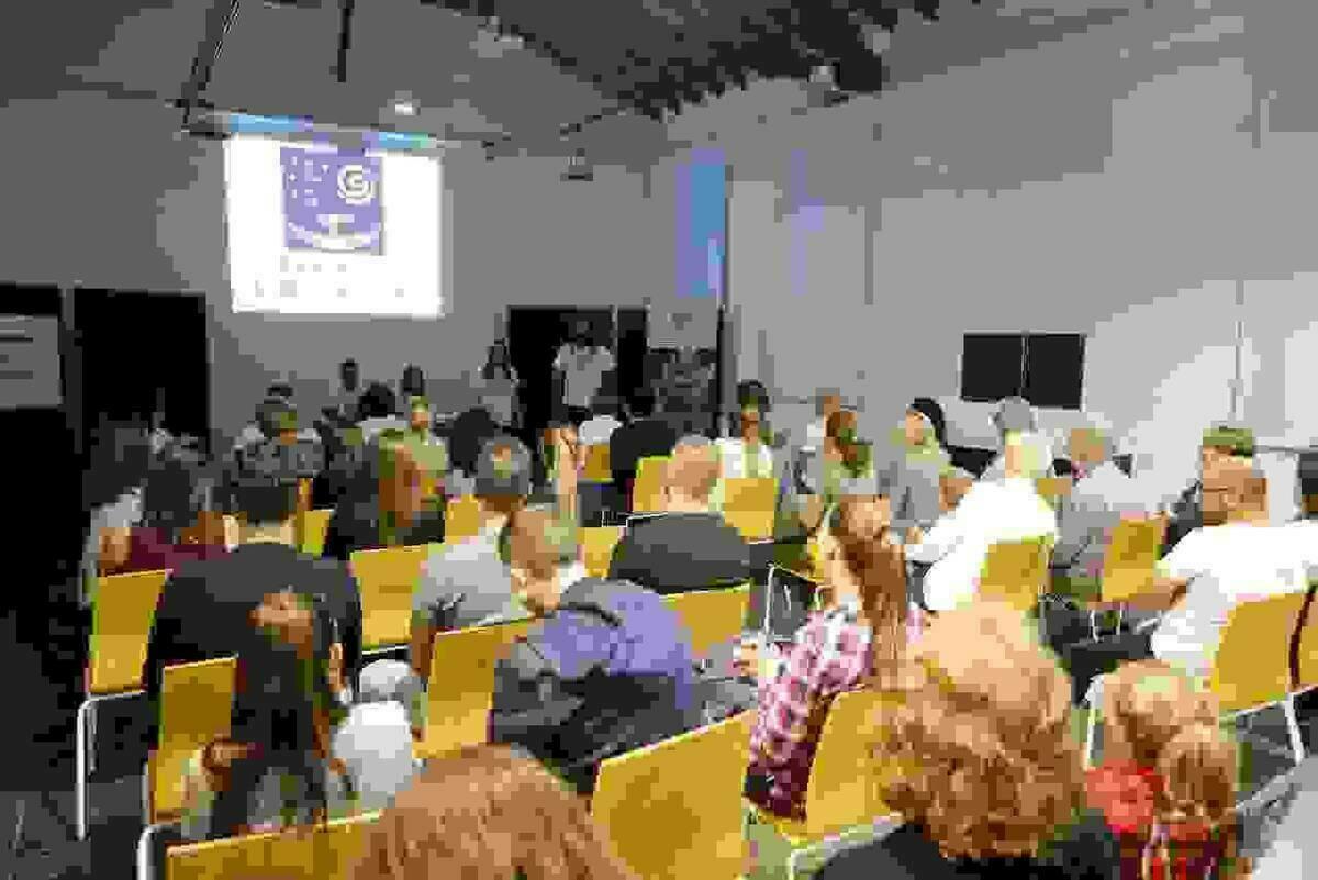 Alfaz &middot; La ONG Aborigen View se present&oacute; en sociedad en el Espai Cultural Escoles Velles