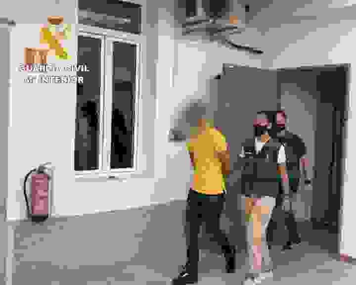 La Guardia Civil detiene a los autores de 8 delitos de estafa mediante el m&eacute;todo de smishing