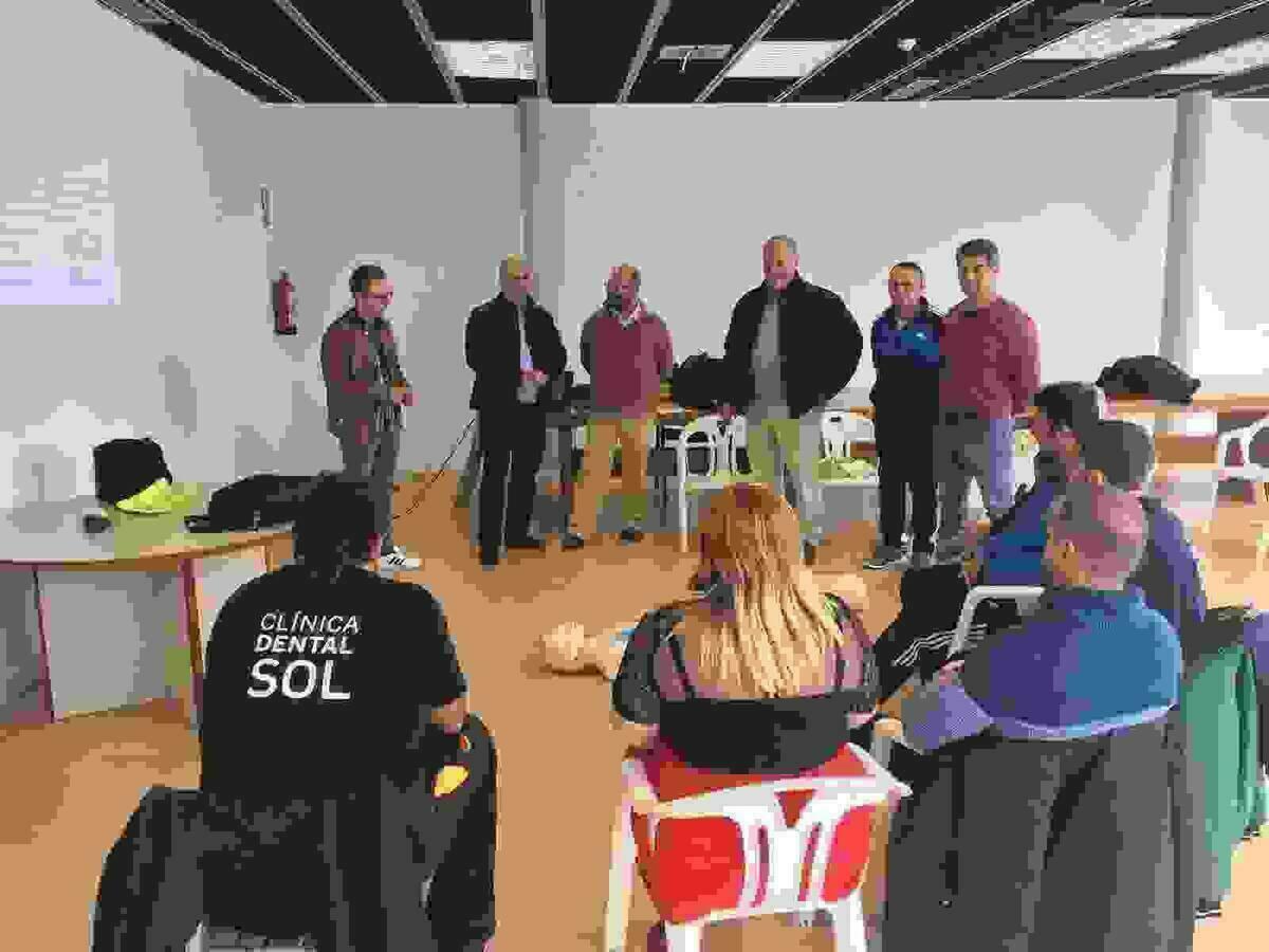 La Vila &middot; El alcalde visita a los participantes en los cursos sobre el funcionamiento de desfibriladores 