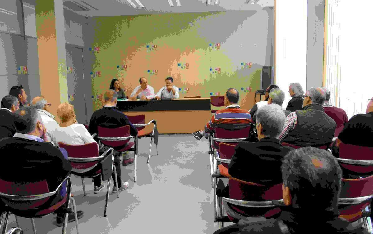 Benidorm &middot; El Ayuntamiento informa a los vecinos de Tom&aacute;s Ortu&ntilde;o sobre la programaci&oacute;n de las obras de peatonalizaci&oacute;n