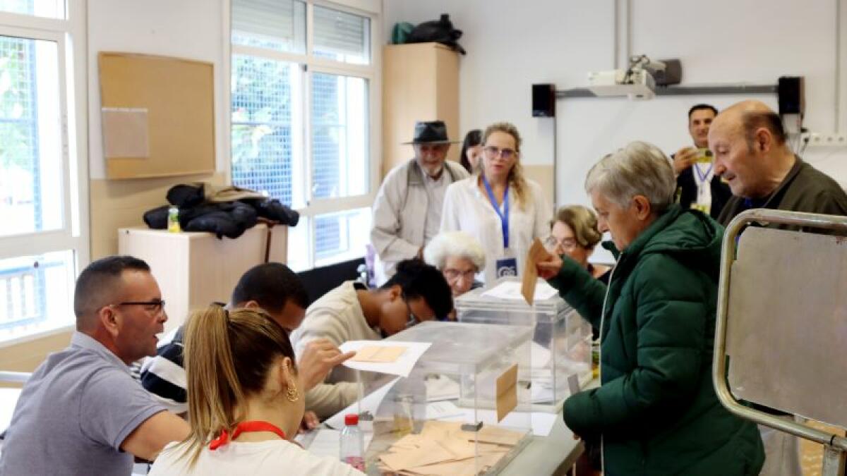 La jornada electoral arranca en Benidorm sin incidencias