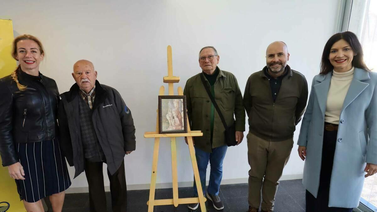 La asociación ‘Amigos de la Ermita de la Virgen del Mar’ dona al Ayuntamiento un cuadro del artista Darío Muñoz  