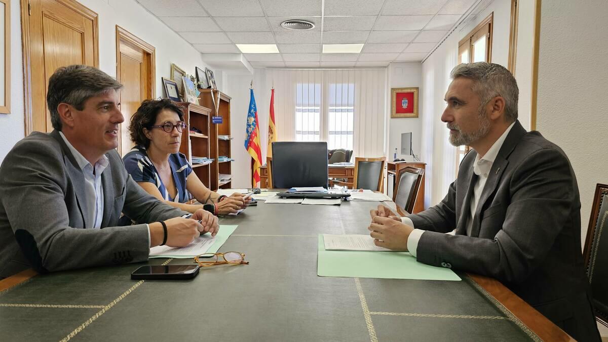 El secretario autonómico de Turismo, José Manuel Camarero, apuesta por posicionar Villajoyosa como destino turístico de calidad todo el año