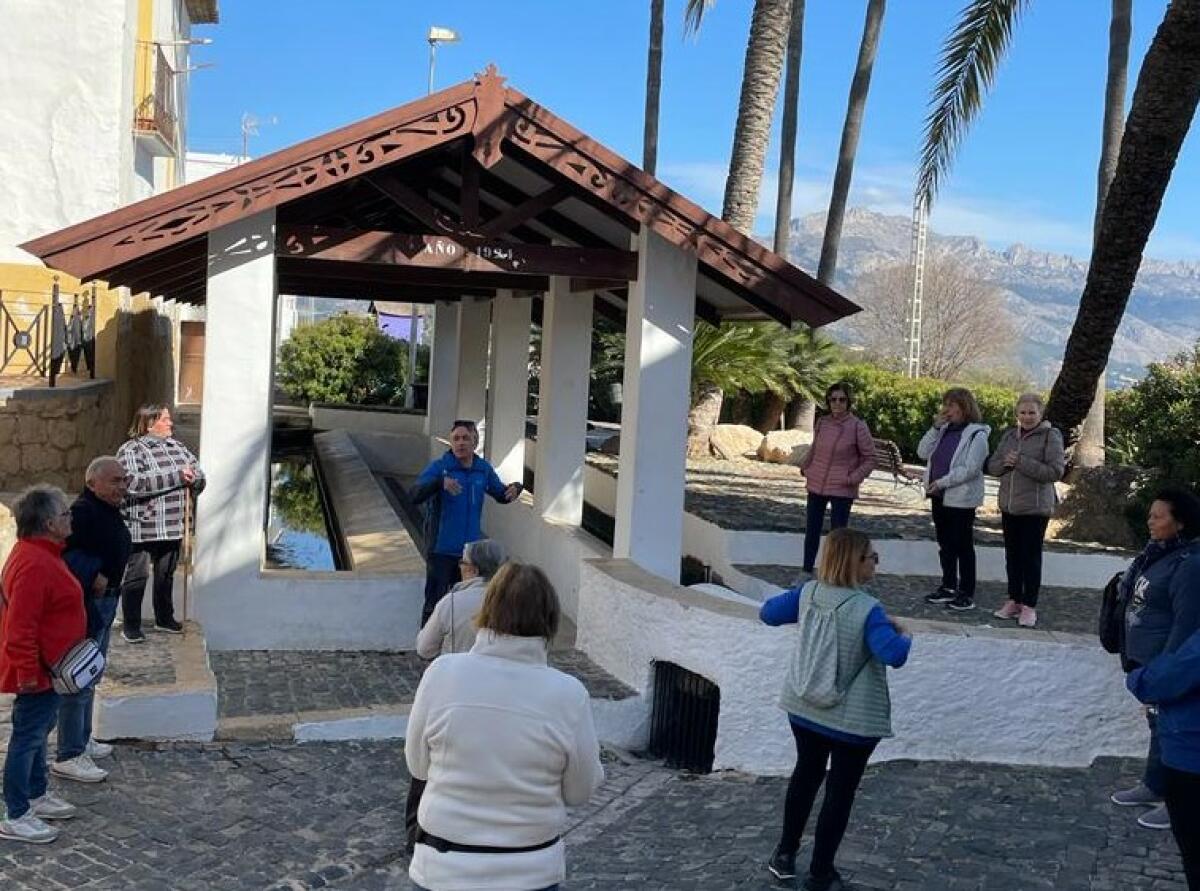 El quinto paseo saludable recorrió el casco antiguo de La Nucía