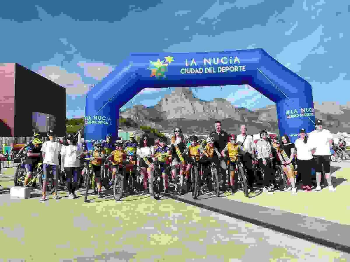 La calles de La Nucía se llenaron de bicis en el  “VII Día Sin Coches”