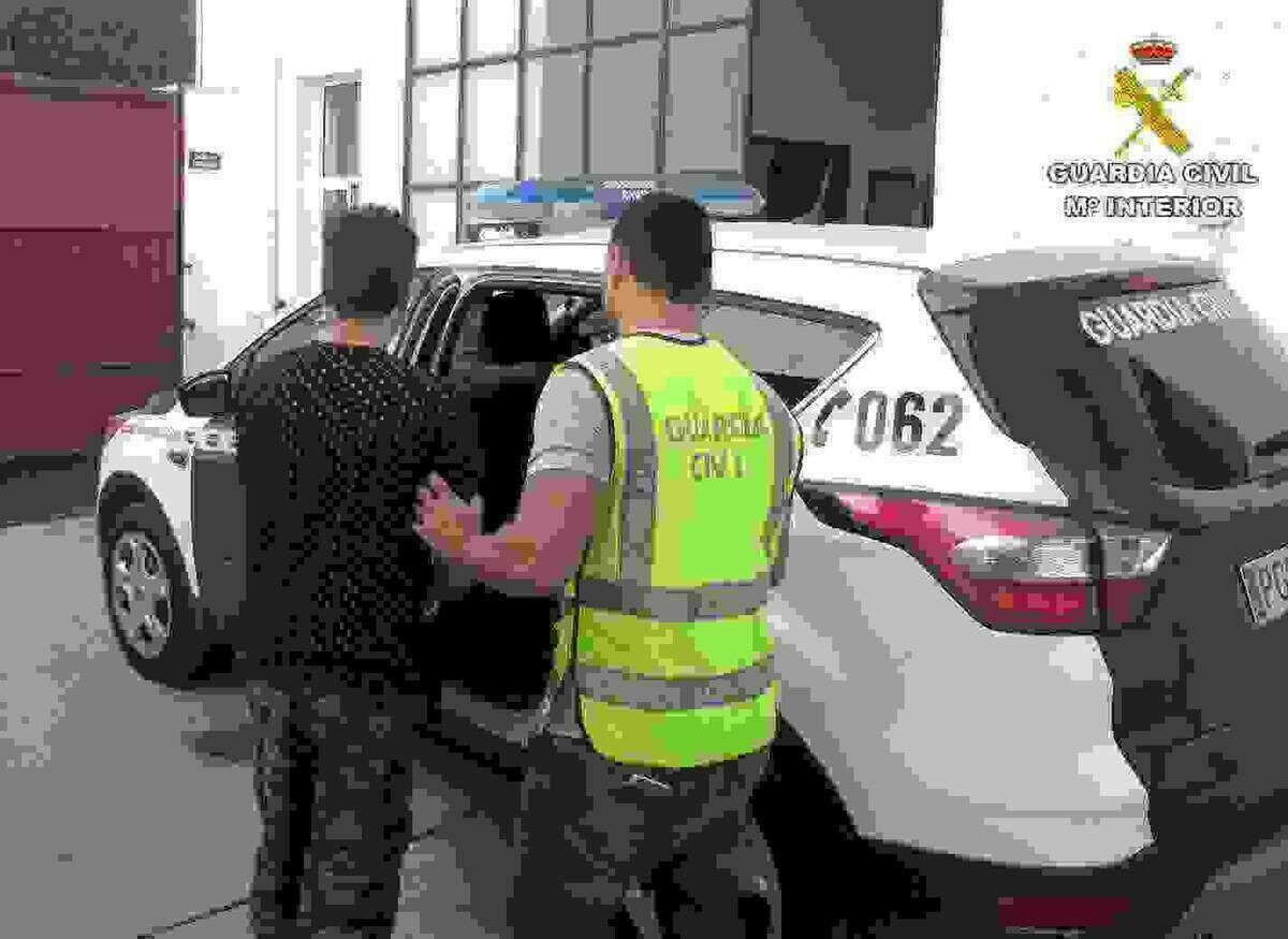 La Guardia Civil detiene en Benidorm a un hombre un secuestro expr&eacute;s a una mujer para robarle