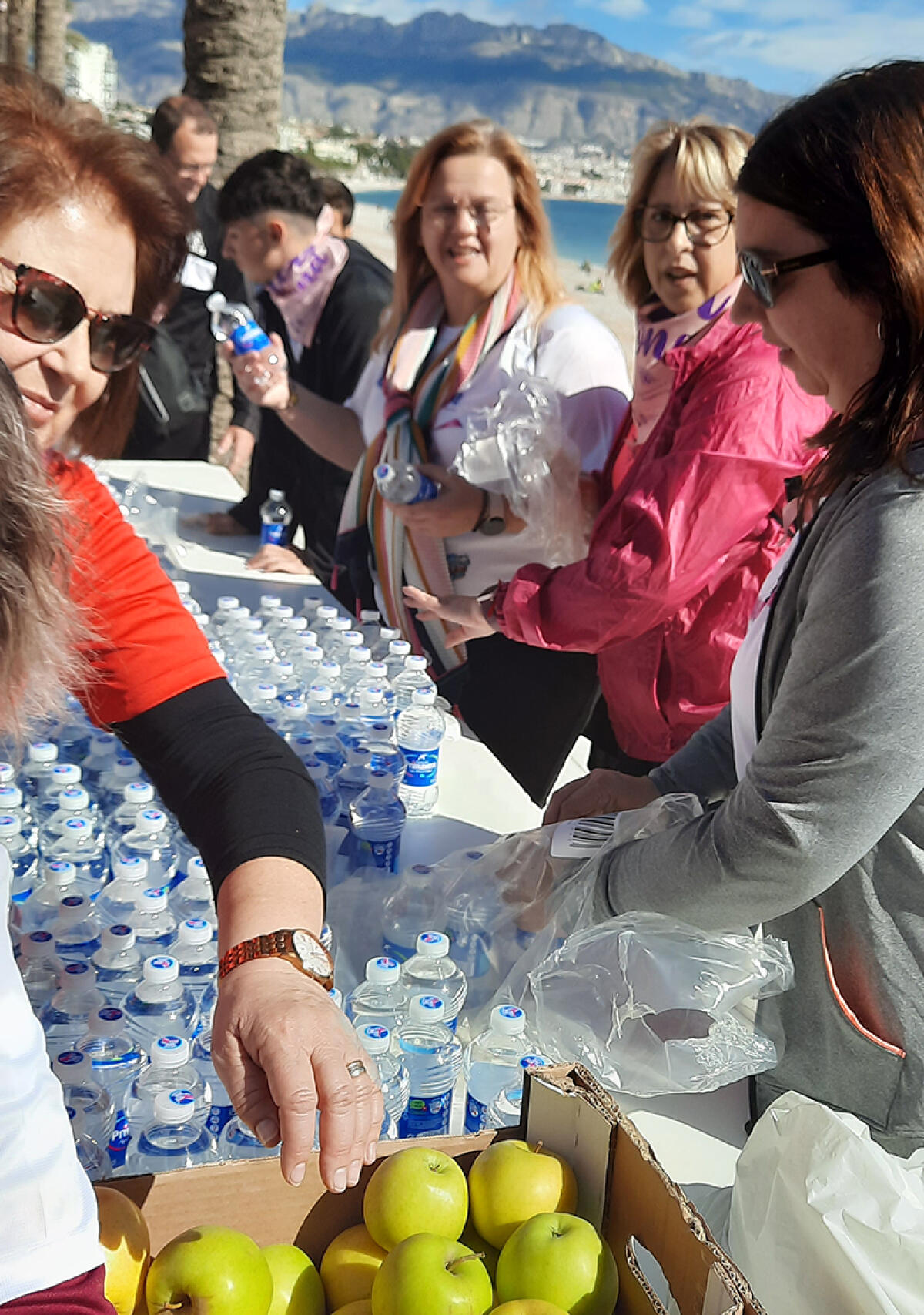 Mig miler de persones participen a la marxa solidària d'Anémona