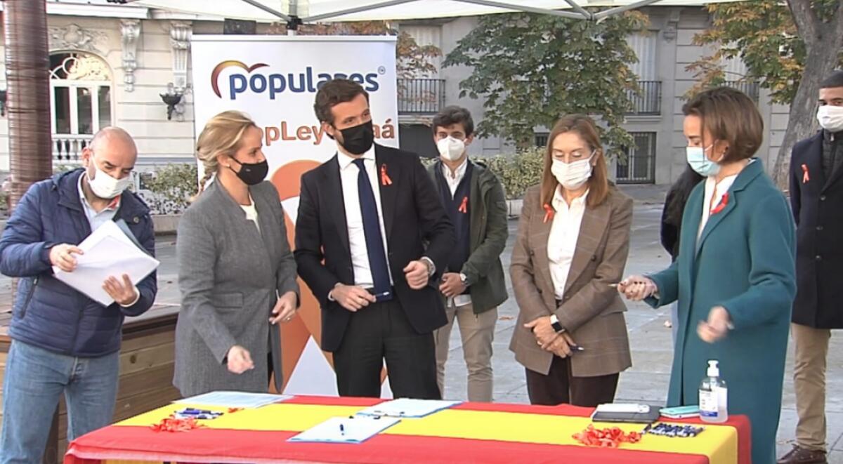 PP, Cs y Vox respaldan a la escuela concertada en su protesta frente al Congreso