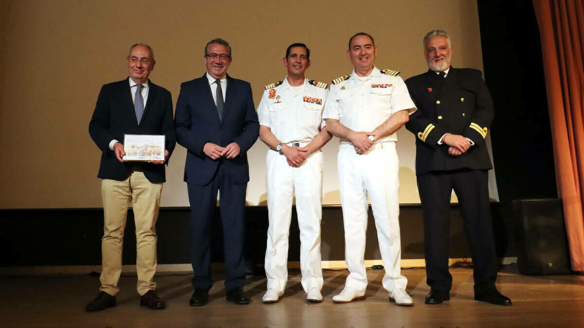 El capitán de navío Pedro Márquez repasa la actualidad del arma submarina en las ‘Jornadas del Mar’ de la Frax