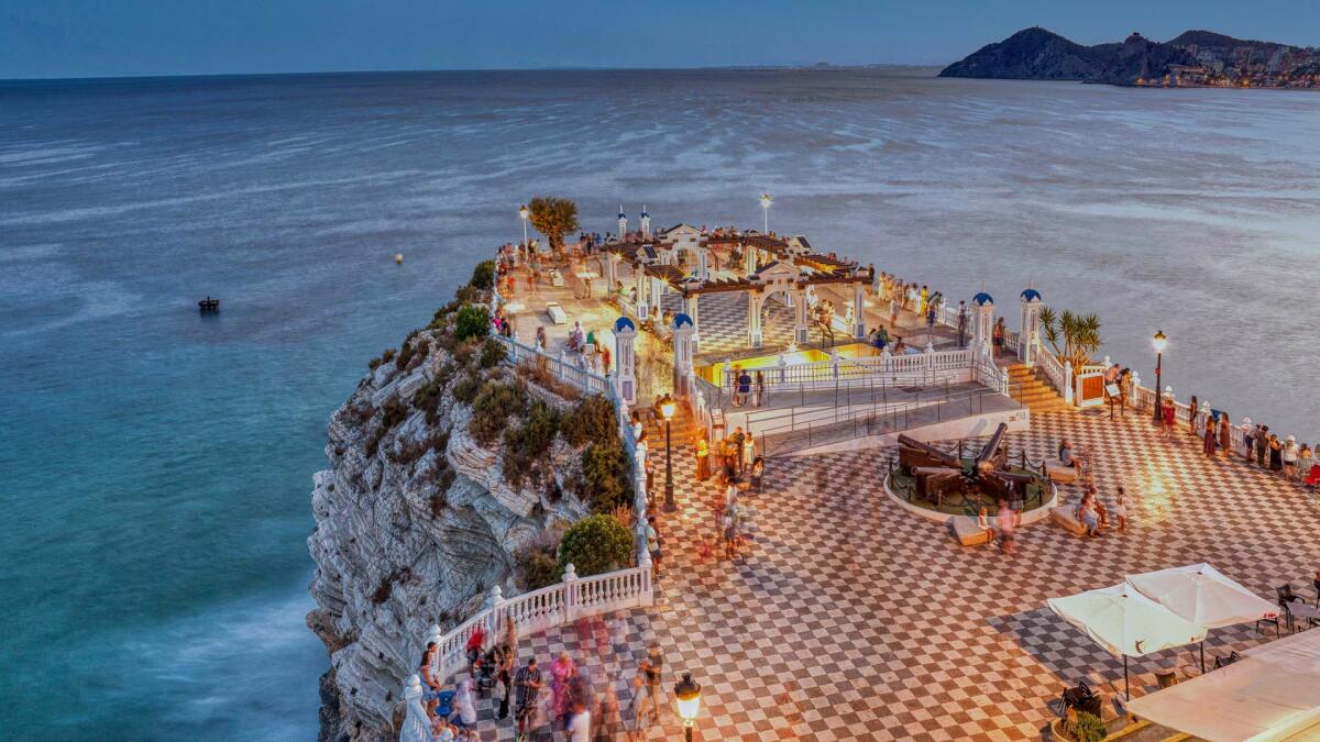 Benidorm adjudica la renovaci&oacute;n de la iluminaci&oacute;n del acantilado del Castell, que reducir&aacute; el consumo en m&aacute;s del 80% 