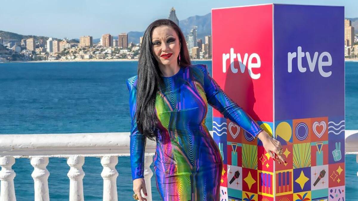 El PSOE retoma su propuesta de nombrar embajadora honorífica de Benidorm a la artista Alaska