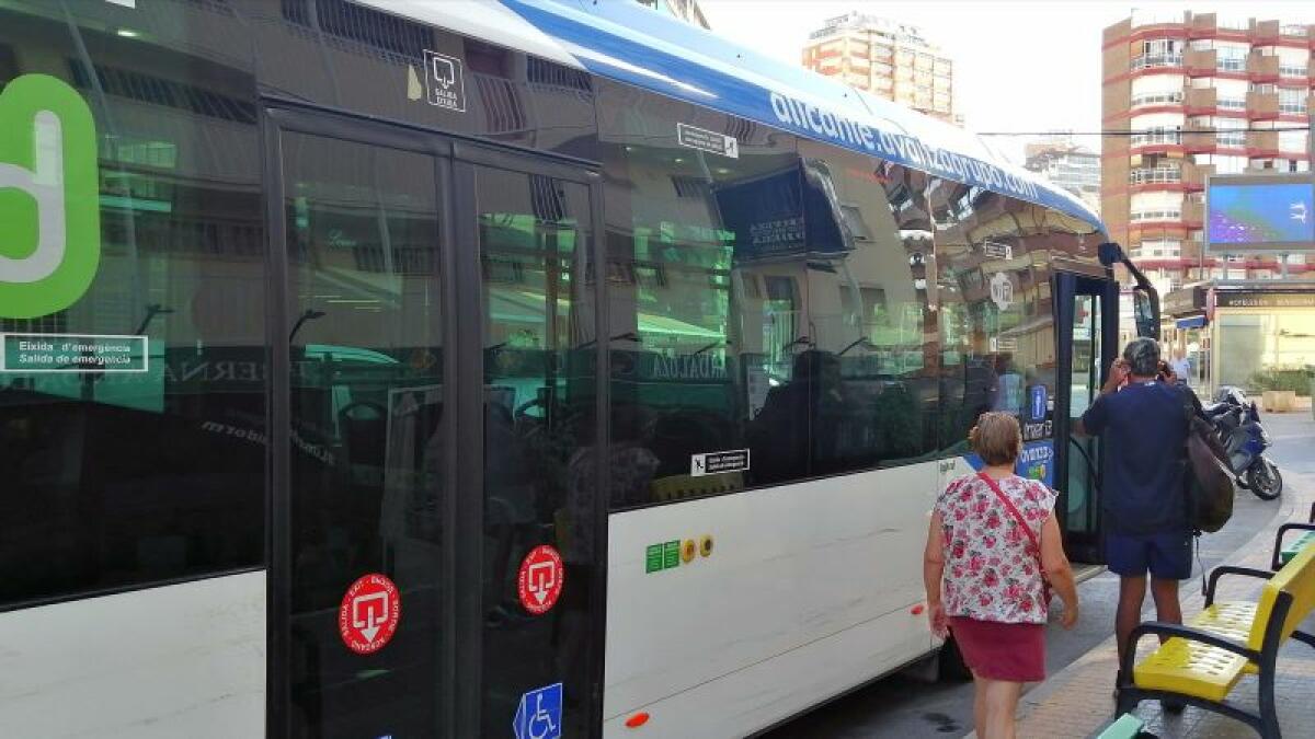 El PSOE reclama que los jóvenes vuelvan a tener bonificaciones en el autobús urbano