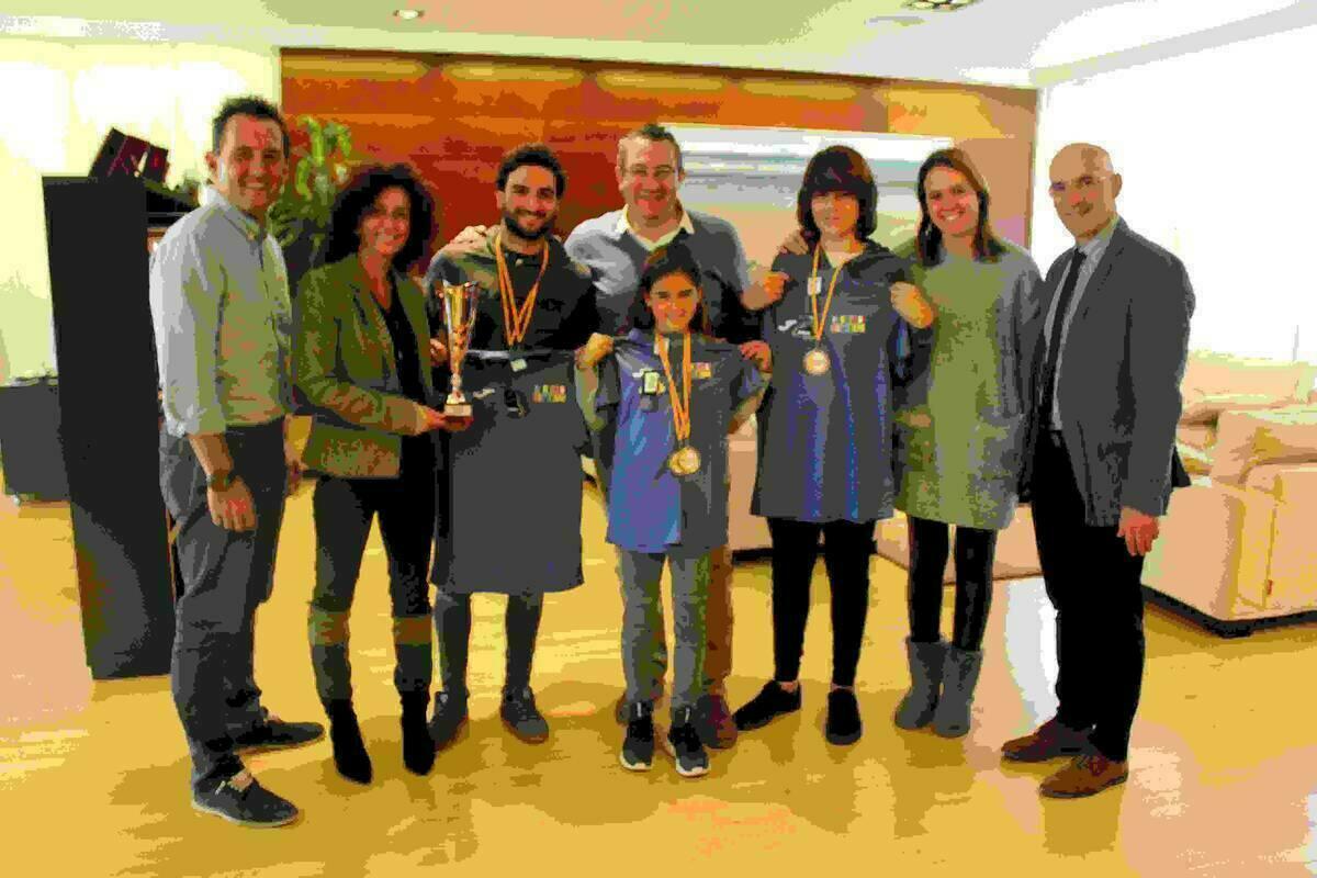 Benidorm &middot; Medallistas de nataci&oacute;n y Cable Ski, visitan la Alcald&iacute;a