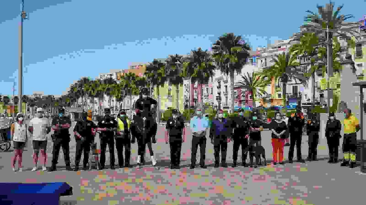 El primer d&iacute;a de playa en la Vila Joiosa transcurre con absoluta normalidad.