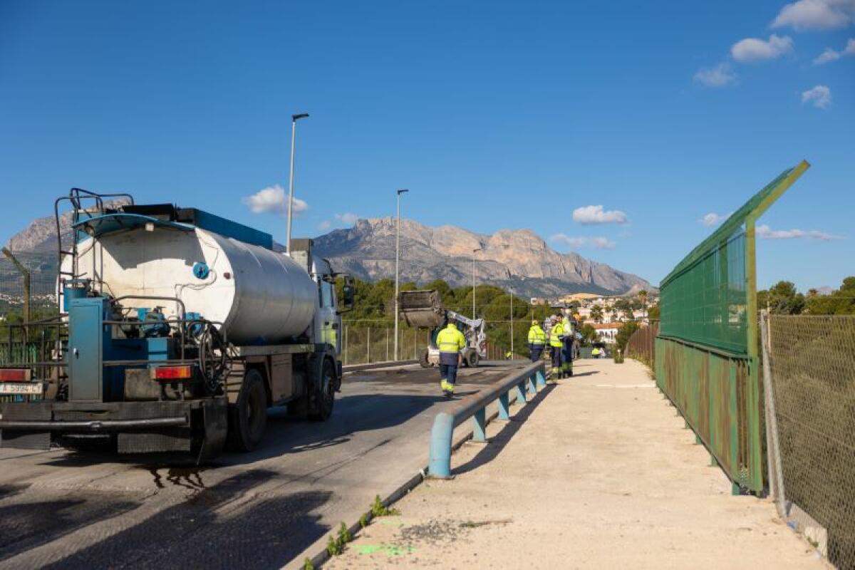 El Ayuntamiento de l’Alfàs inicia los trabajos de reasfaltado en un tramo de la avenida Clara Campoamor