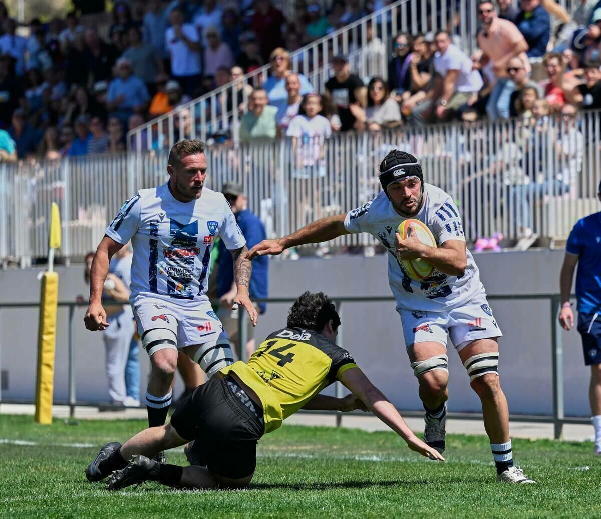 Un sólido y eficaz Huesitos La Vila Rugby gana en casa, al Getxo, para alcanzar las semifinales como tercero de la tabla.