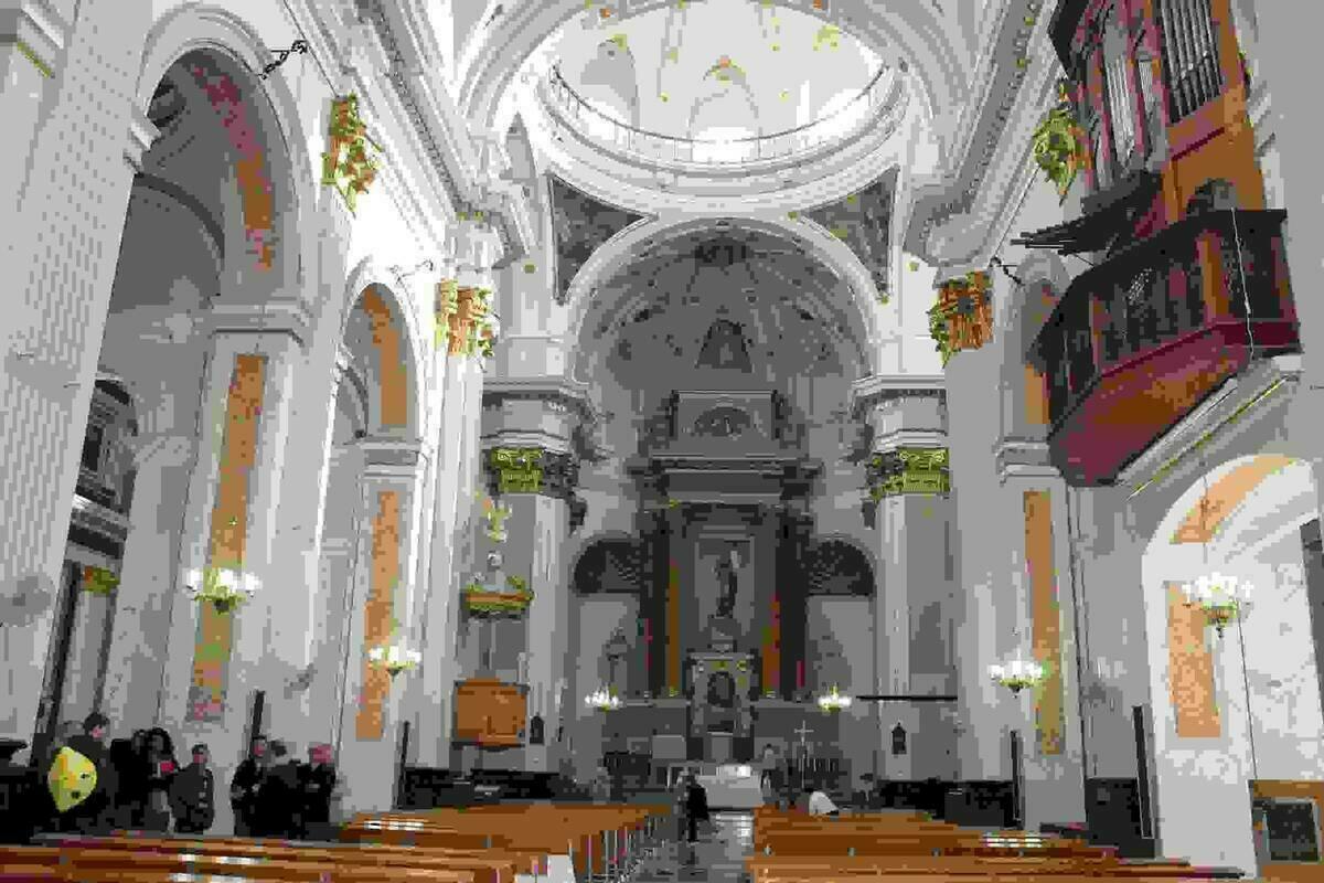 Callosa &middot; Los participantes del seminario de t&eacute;cnicos y reparadores de instrumentos musicales realizan una visita al &oacute;rgano de la Iglesia