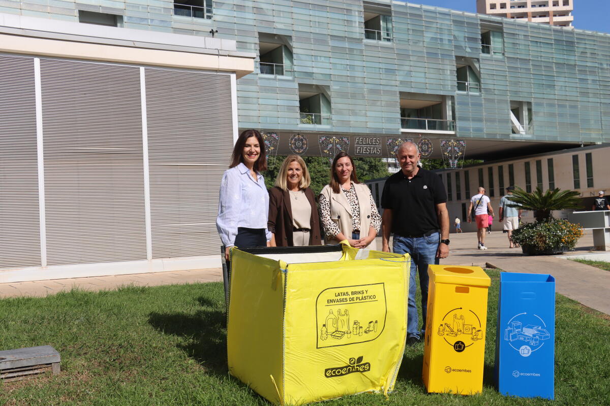 Benidorm impulsa la concienciación sobre el reciclaje con el reparto a las peñas de contenedores de envases y de papel cartón