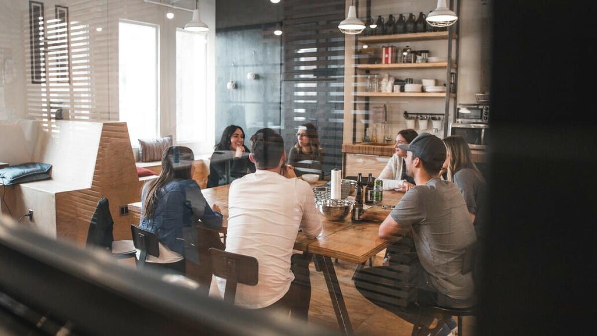 España ya debate una semana laboral de cuatro días "a lo belga": trabajar más horas y menos días