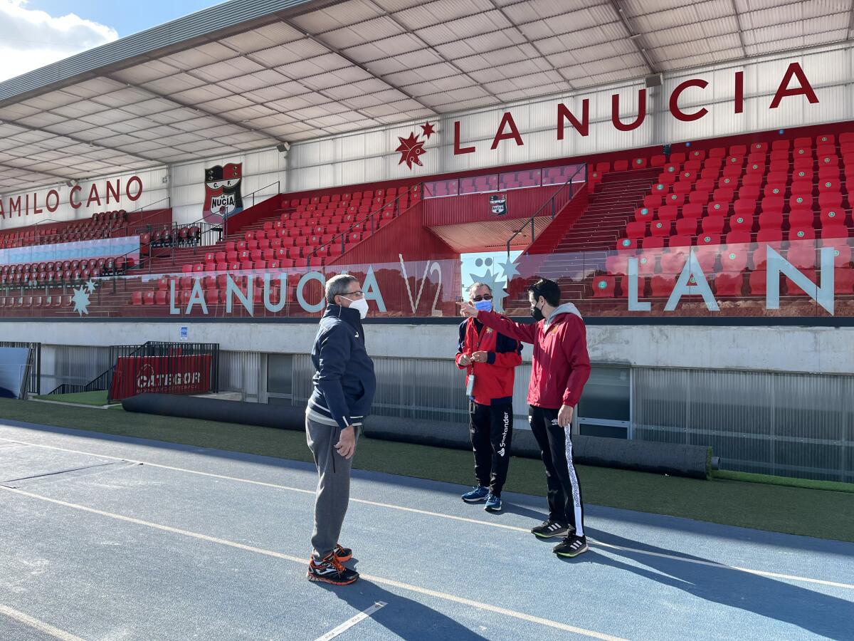 Los jueces del Iberoamericano de Atletismo visitan el Estadi Olímpic