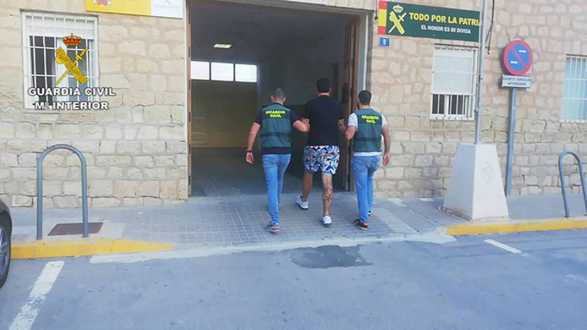 La Guardia Civil detiene a un hombre tras robar un coche, conducir de forma temeraria y sufrir un aparatoso accidente