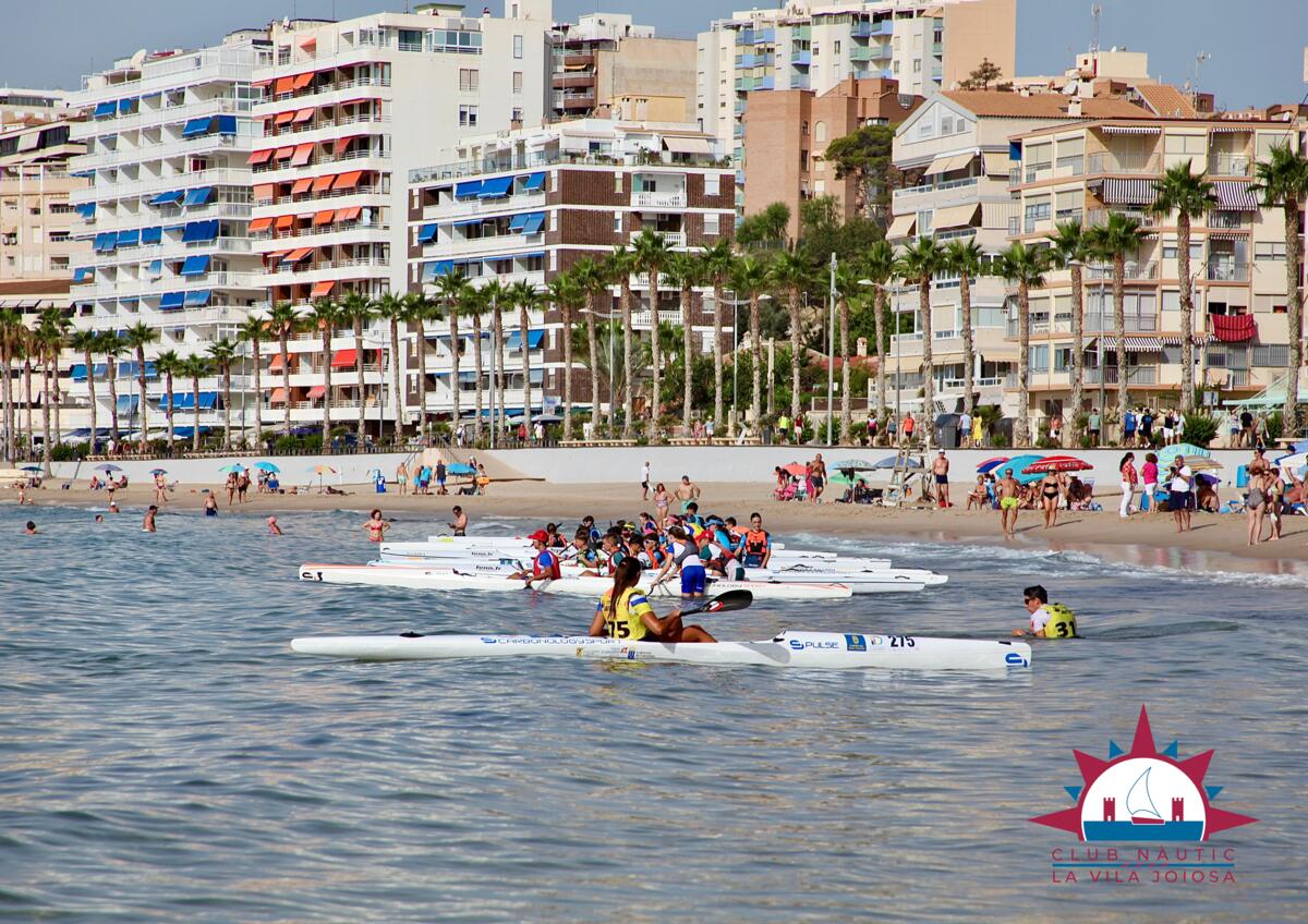 Walter Bouzan y Chloë Bunnett ganan la downwing en el Campeonato de España de Kayak de mar que se celebra en Villajoyosa