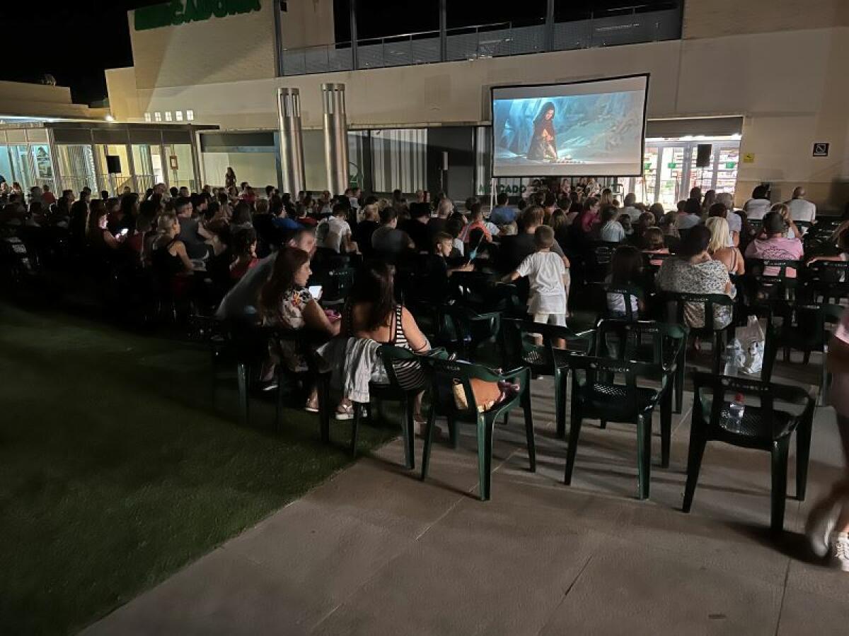 El público disfrutó en la plaza del Sol de “Raya y el Último Dragón”   