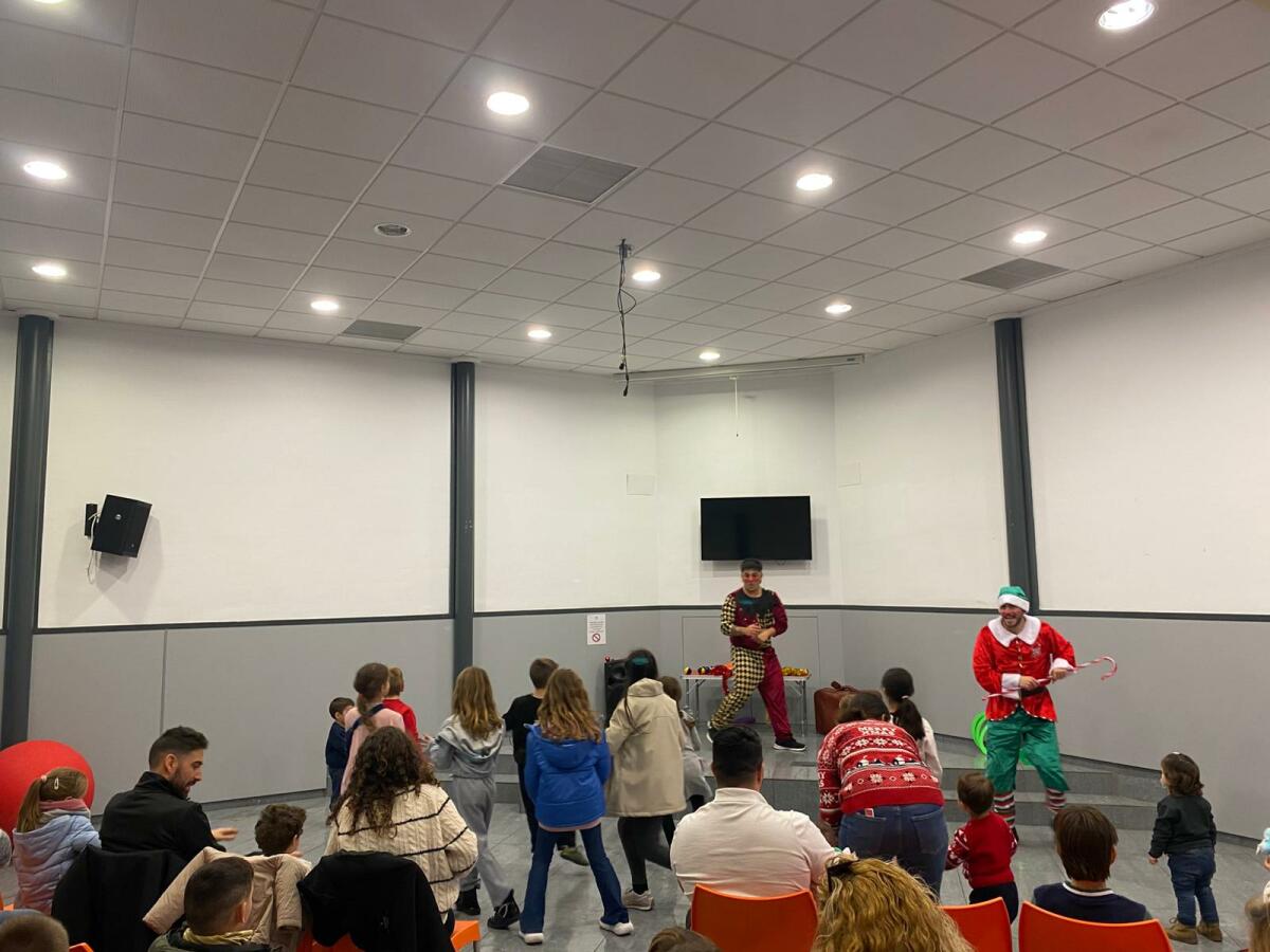 &ldquo;Elfo y el Payaso de la Navidad&rdquo; hicieron disfrutar a l@s ni&ntilde;@s en Pinar de Garaita