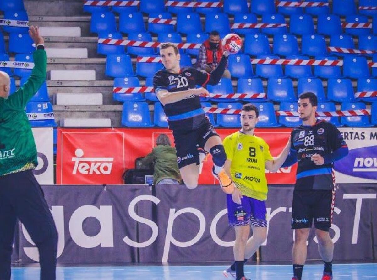 El extremo derecho Ramiro Martínez se incorpora al Balonmano Benidorm