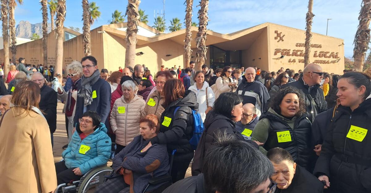 La marcha urbana para celebrar el D&iacute;a Internacional de las Personas con Discapacidad re&uacute;ne a centenares de personas