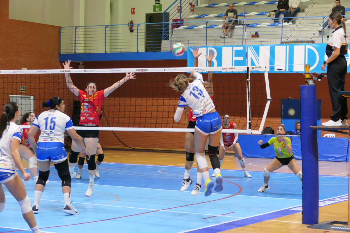 El Servigroup Playas de Benidorm recibe a la Universidad de Granada en un duelo directo por la tercera plaza